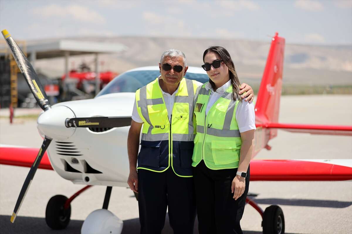 Konya’da pilot kızının Babalar Günü sürprizi havalara uçurdu 1